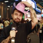 Luca Scarpelli Instagram - Como não amar @olucascarpelli , não é mesmo? Já quero convidar ele pra ficar morando no meu estande. Quem mais quer? #HBOMaxnaCCXP