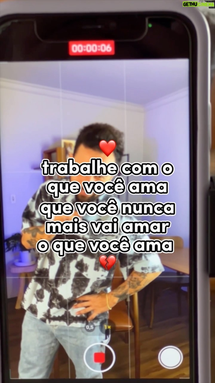 Luca Scarpelli Instagram - a gentalha no caso é o capitalismo