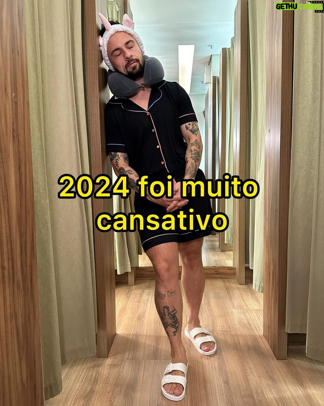 Luca Scarpelli Instagram - me diz aqui em baixo qual seu mood de ano novo! todas essas peças estão na minha lojinha virtual, viu? corre lá nos stories que tem o link. Independente do seu mood, nas @lojasrenner vc encontra o look perfeito pra vc :) #SquadTáNaRenner p u b l i