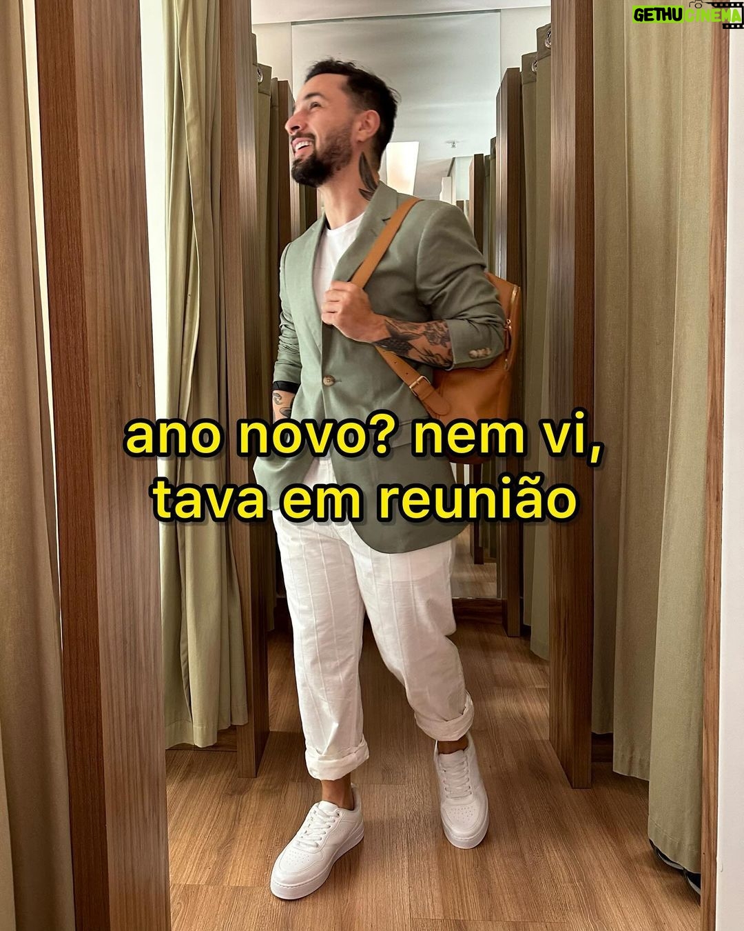 Luca Scarpelli Instagram - me diz aqui em baixo qual seu mood de ano novo! todas essas peças estão na minha lojinha virtual, viu? corre lá nos stories que tem o link. Independente do seu mood, nas @lojasrenner vc encontra o look perfeito pra vc :) #SquadTáNaRenner p u b l i