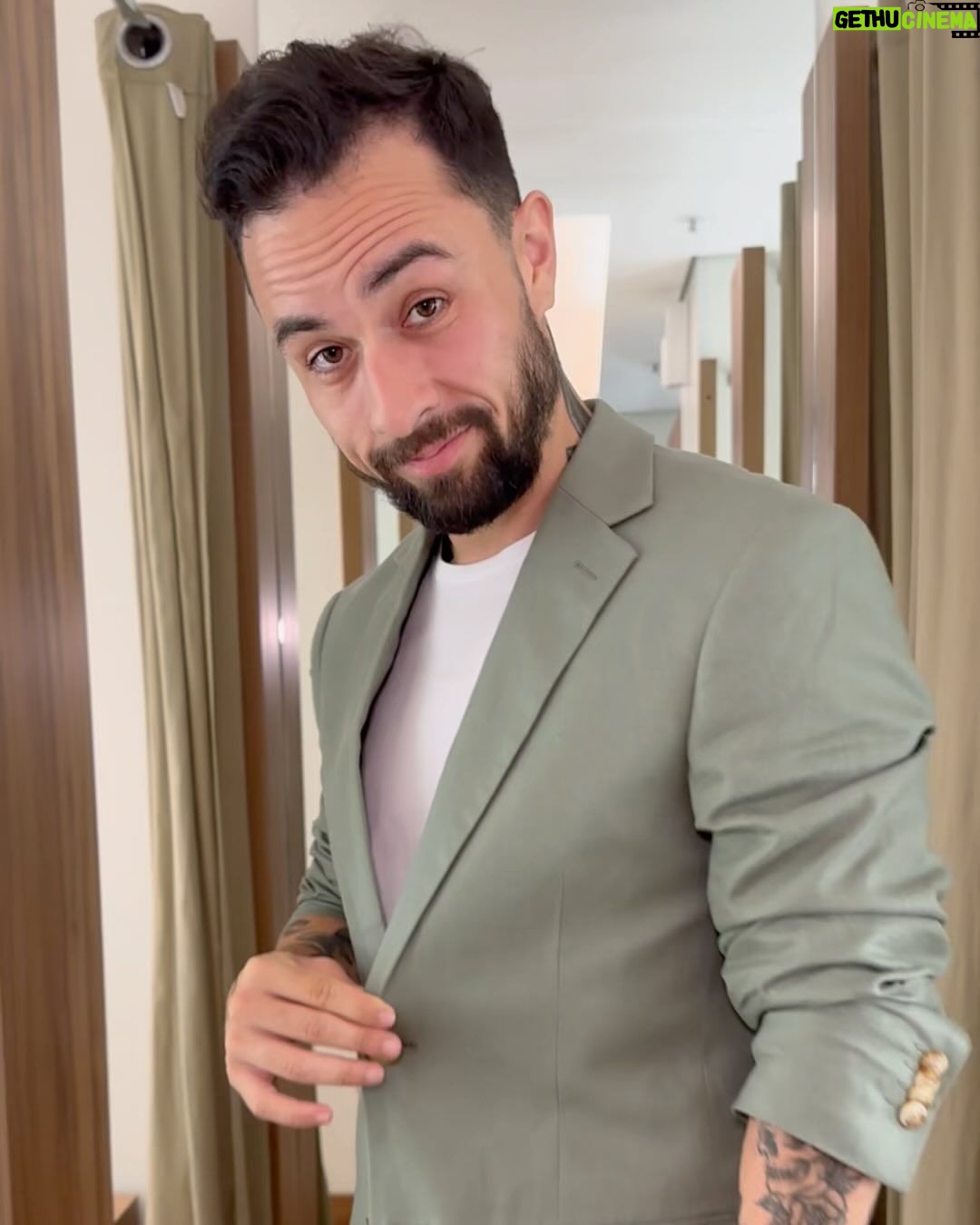 Luca Scarpelli Instagram - me diz aqui em baixo qual seu mood de ano novo! todas essas peças estão na minha lojinha virtual, viu? corre lá nos stories que tem o link. Independente do seu mood, nas @lojasrenner vc encontra o look perfeito pra vc :) #SquadTáNaRenner p u b l i