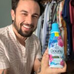 Luca Scarpelli Instagram - Se eu fosse você eu também iria correndo comprar R$ 25 em Downy pra participar da promoção Meu Perfume Downy. Além de ter as roupas perfumadas por muito mais tempo, você ainda pode concorrer a R$ 500 todo dia e R$ 200 mil todo mês. Pra saber mais acesse o site: meuperfumedowny.com.br. E agora eu passo a vez para você, @ricabenozzati 👀 Te desafio a montar um look combinando com o Downy Frescor da Primavera. Quero só ver todo esse estilo, hein? @downybrasil #MeuPerfumeDowny publicidade Promoção válida de 01/08/23 a 31/10/23. Para maiores informações acesse www.meuperfumedowny.com.br. Certificado de Autorização SRE/ME nº 01.027745/2023 e 05.027739/2023.