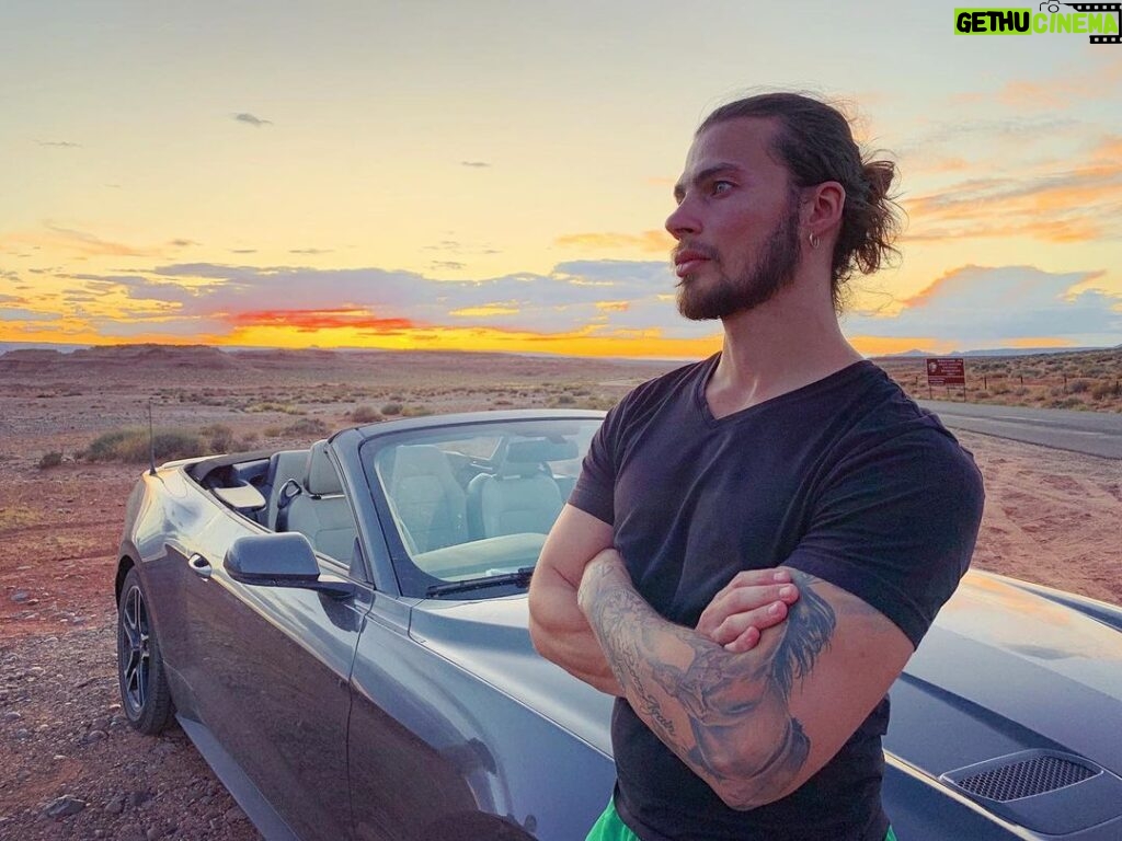 Luca Tartaglia Instagram - Contemporary Spaghetti Western🇮🇹 #pagearizona #sunset #spaghettiwestern #mustang #actorslife Page, Arizona