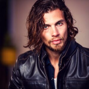 Luca Tartaglia Instagram - ♏️ + 🐴 + 🦁 + N.B. = 🌟💰 📸: @hordancito 
#actor #la #bestphotographer #actorslife #movies