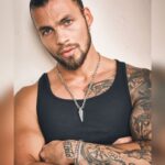 Luca Tartaglia Instagram - ⛓️ Photo By Peter Konerko @petekonerko MUA @makeuphkp #photoshoot #actor #toughguy #villain #menjewelry Downtown LA