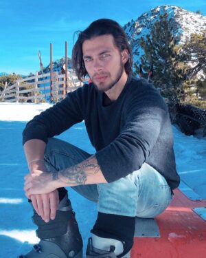 Luca Tartaglia Instagram - I’m Mr. Wolf, I solve problems.😁 Ph: @kimberlycheever 
#mountains #snowday #actorslife #mountbaldy #cali #pulpfiction #ski #skiing #wolfman #wolf #mirada #sguardo