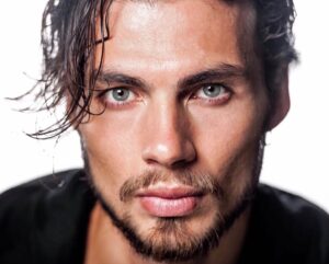 Luca Tartaglia Instagram - A Big Thank You to one of the best photographers I had the pleasure to work with @hordancito
———————————————————
#lukatartaglia #portraitphotography #portrait #la #hollywood #headshots