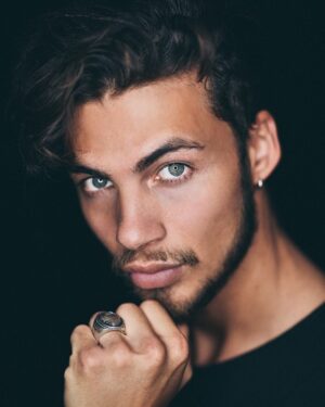 Luca Tartaglia Instagram - Don’t wait for opportunity. Create it. ————————————————————
📸 • Lorenzo Gobbi
———————————————————-
#lukatartaglia #actor #hollywood