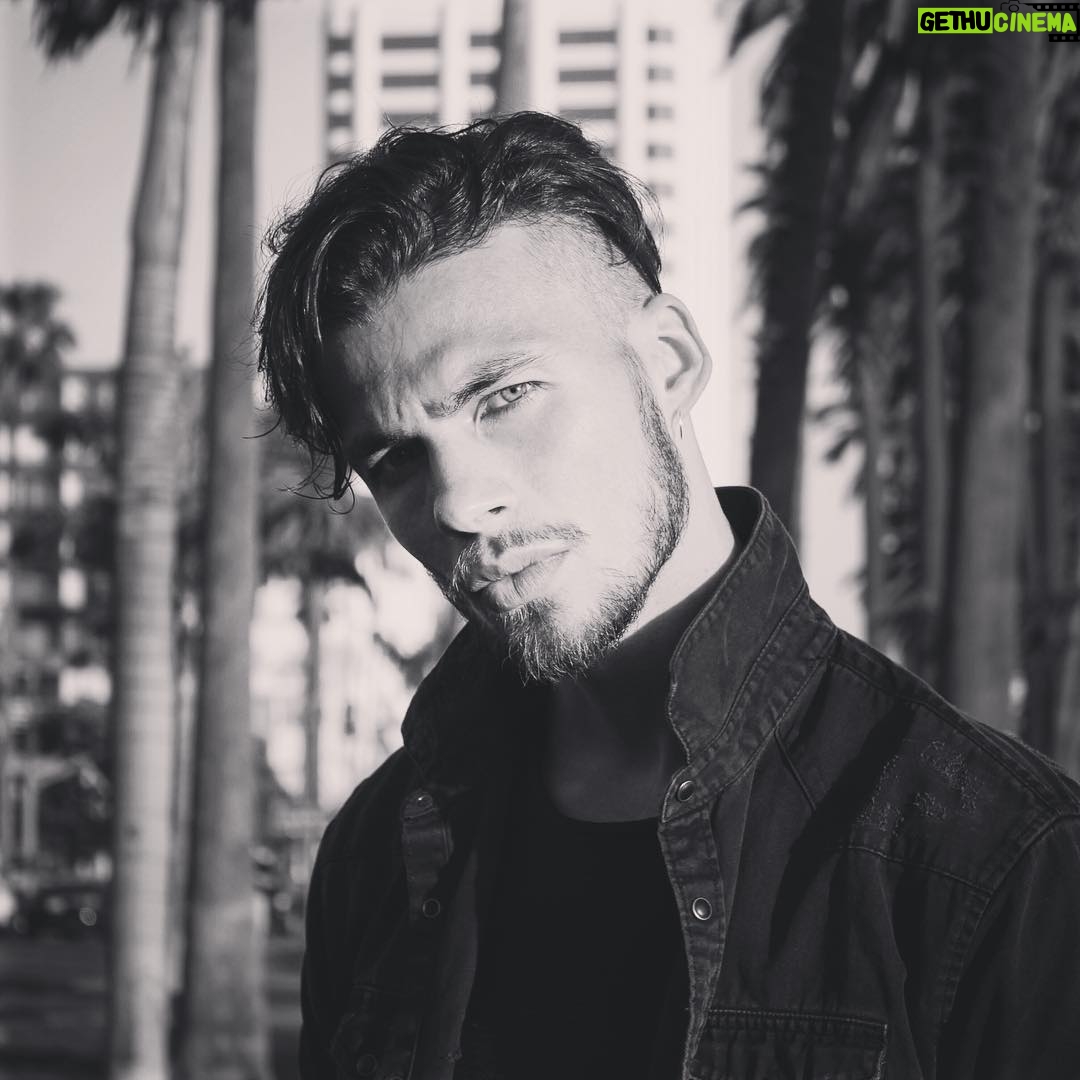 Luca Tartaglia - 3.5K Likes - AlmaβͺοΈSangreπ€
βββββββββββββββββββ
β’ πΈ @kimberlycheever βββββββββββββββββββ
#lukaxv #lukatartaglia #luka #portrait #blackandwhite #santamonica #palms #beach
#california #la #photooftheday #rapper #model #actor #mirada #blancoynegro #latino #men #fashionmen #thoughts #shooting #shoot
