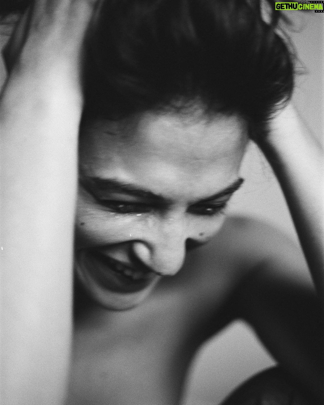 Lucia Passaniti Instagram - Fiore d’arancio 🕊 On travaille en famille 🫀 📸 @lou_zidi