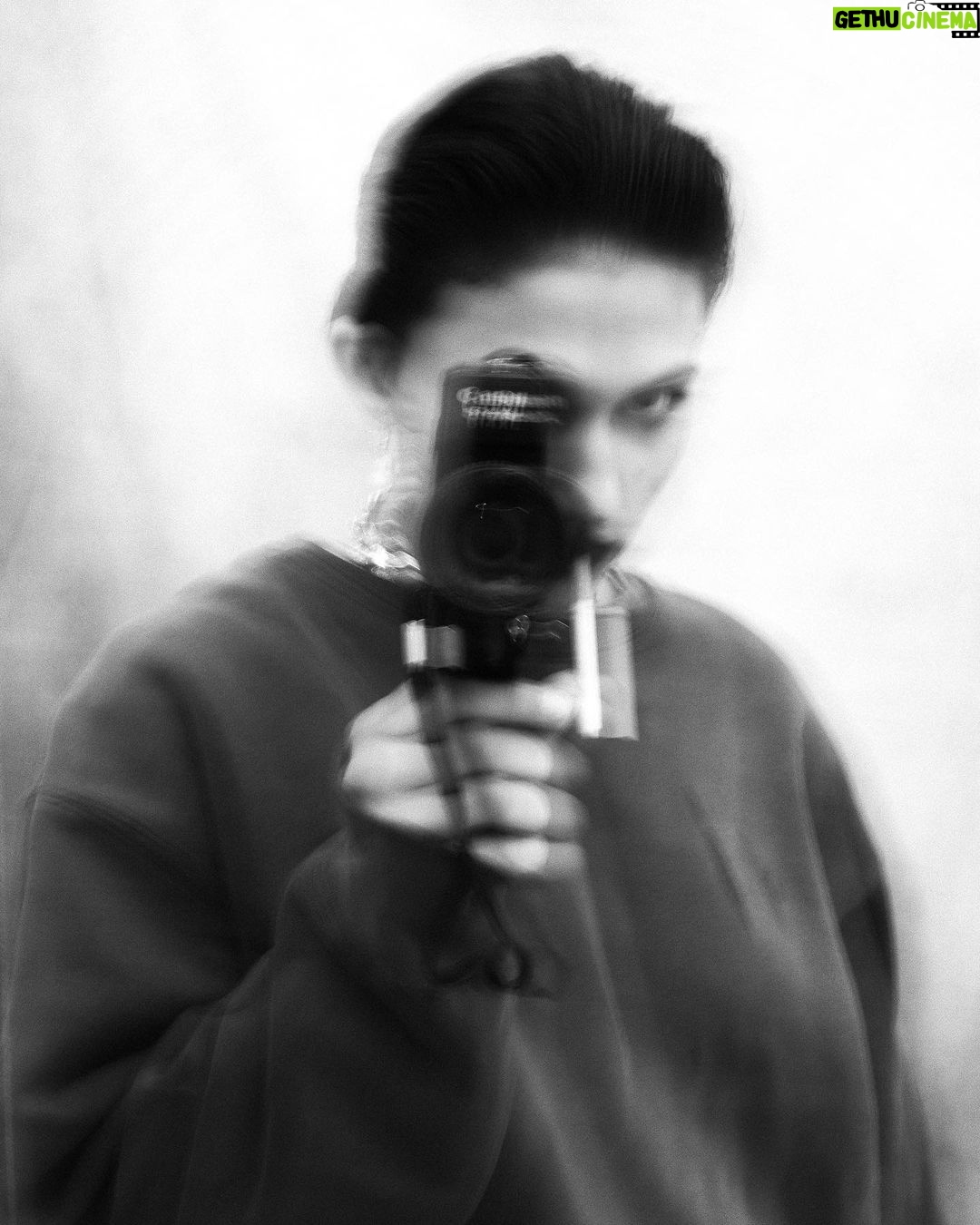 Lucia Passaniti Instagram - Blurry 📸 @frenchbacon16