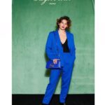Lucia Passaniti Instagram - La chaussure géante de @rogervivier est bien plus confortable qu’il n’y paraît ! 🖖🏼 @agencefrenchlights @neialiabieva @eleonore.heuze