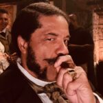 Luciano Quirino Instagram – José Mendonça – Representando a expressiva presença de homens negros  livres e atuantes no cenário político e cultural no cotidiano da sociedade brasileira oitocentista , sobretudo no que diz respeito as interdições aos seus direitos de cidadania . 
#donabeja @hbomaxbr @florestaprod 
#representatividadeimportasim