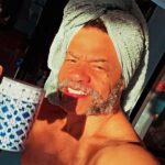 Luciano Quirino Instagram – Um homem de banho tomado , cabelo hidratado,  não quer guerra com ninguém .Bora por a cara no sol ☀️ 
Segundou !!! Ótima semana pra noixxxxxx! 
Bom dia ☕️