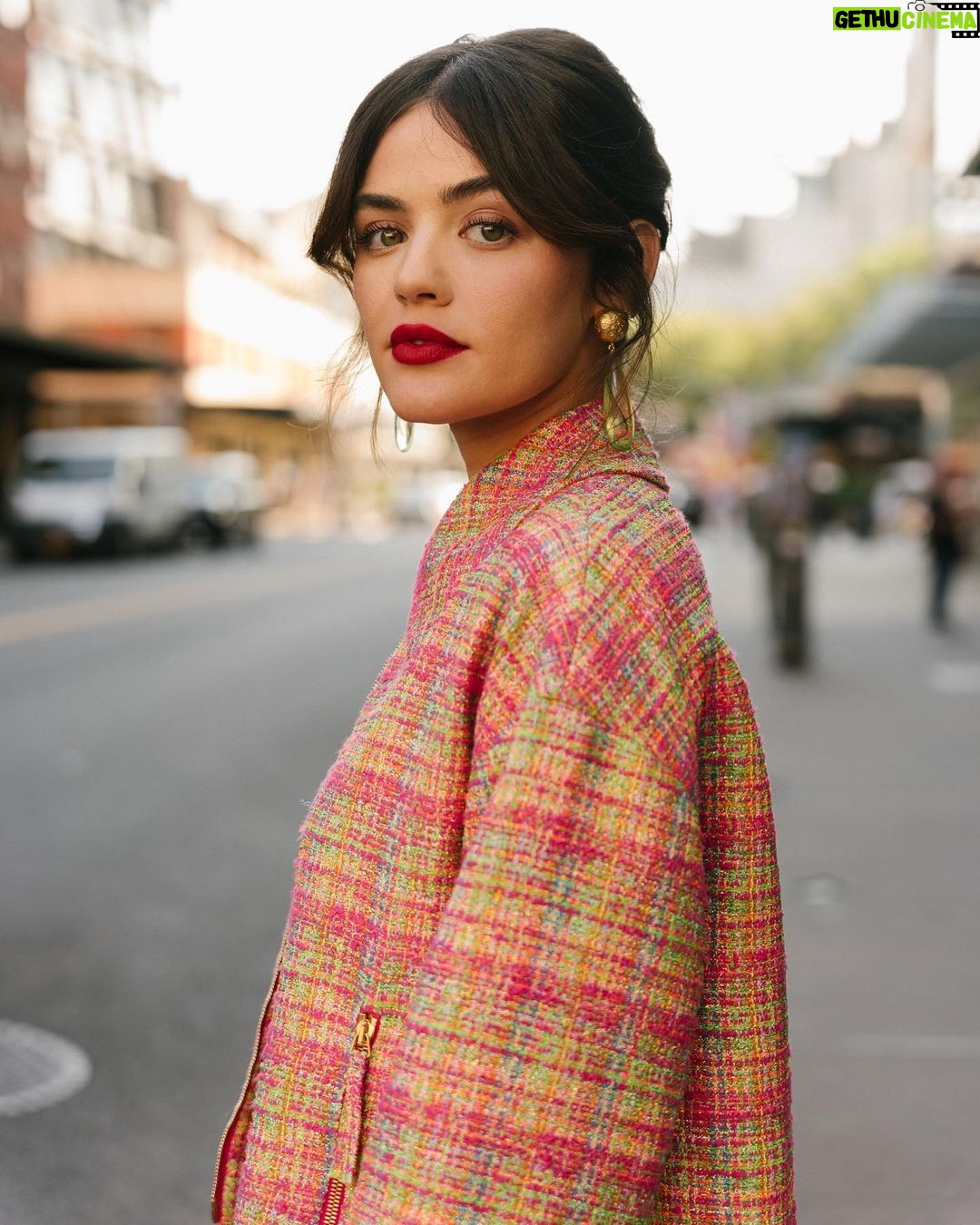 Lucy Hale Instagram - “hi Barbie!” energy Yesterday with @carolinaherrera 💝 📷: @thestreetsensei @mollyddickson @sooparkmakeup @ericka_verrett New York, New York