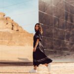 Lucy Hale Instagram - Maraya, meaning mirror or reflection in Arabic. 9,740 mirrors reflecting AlUla’s scenery 🤎 @experiencealula @filmalula #filmalula #experiencealula