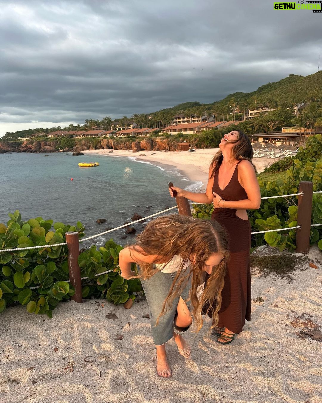 Lucy Hale Instagram - (very, very) belated birthday trip. only got mildly sunburnt, talked claire into oyster time, laughed until I was sick and was on a popsicle sugar high the. entire. time. 10/10. Thank you @fspuntamita ♥️ #fspuntamita Four Seasons Resort Punta Mita, Mexico