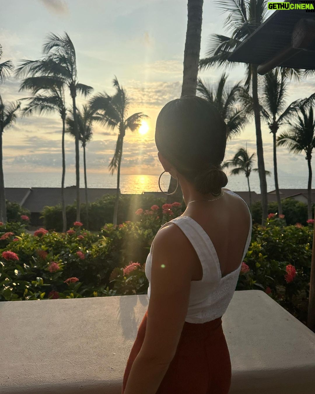 Lucy Hale Instagram - (very, very) belated birthday trip. only got mildly sunburnt, talked claire into oyster time, laughed until I was sick and was on a popsicle sugar high the. entire. time. 10/10. Thank you @fspuntamita ♥️ #fspuntamita Four Seasons Resort Punta Mita, Mexico