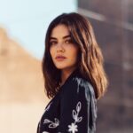 Lucy Hale Instagram - Maraya, meaning mirror or reflection in Arabic. 9,740 mirrors reflecting AlUla’s scenery 🤎 @experiencealula @filmalula #filmalula #experiencealula