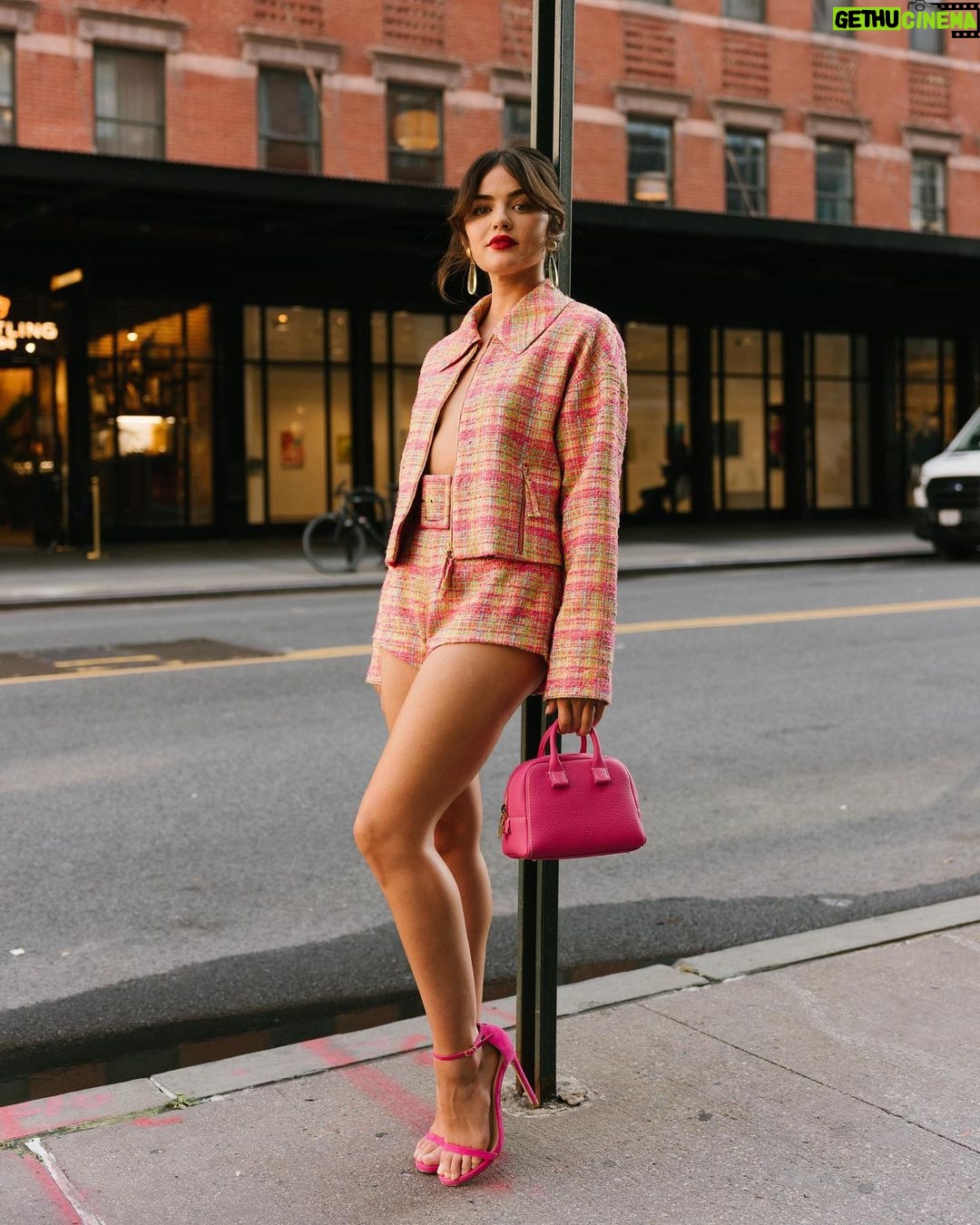 Lucy Hale Instagram - “hi Barbie!” energy Yesterday with @carolinaherrera 💝 📷: @thestreetsensei @mollyddickson @sooparkmakeup @ericka_verrett New York, New York