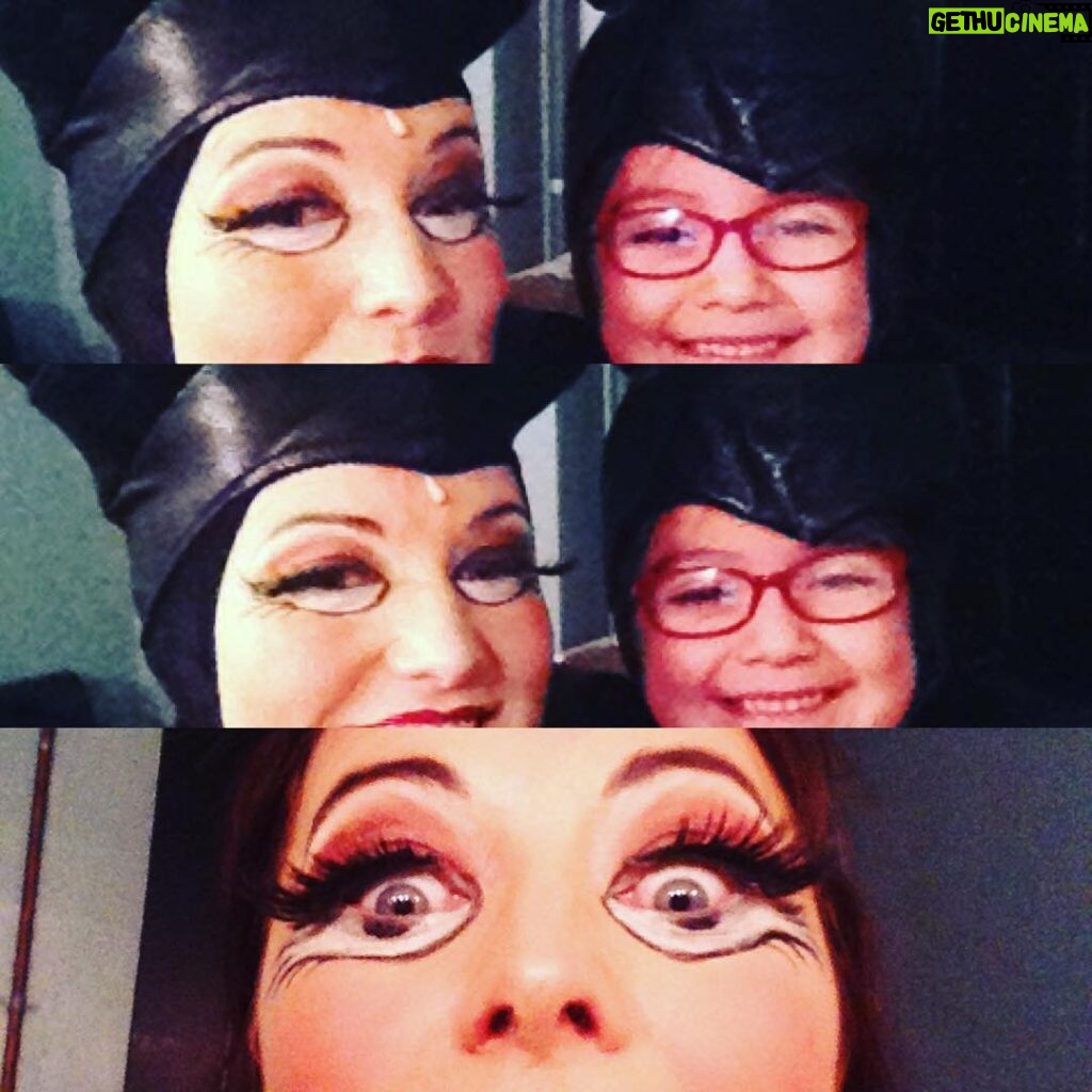 Lucy Lawless Instagram - Me and L'il #Maleficent (Carabosse) @PasadenaPlayhouse @lythgoepanto