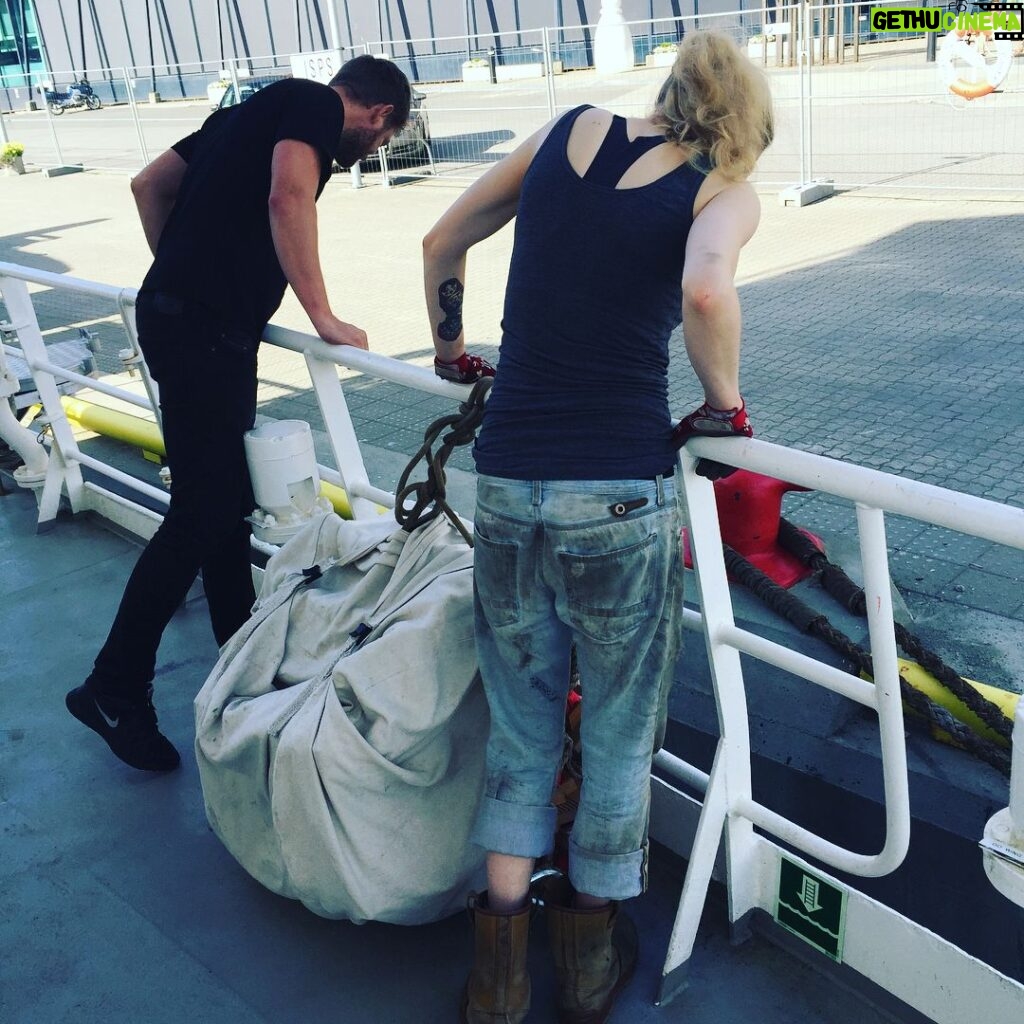Lucy Lawless Instagram - @sinisilli @greenpeace #Legend