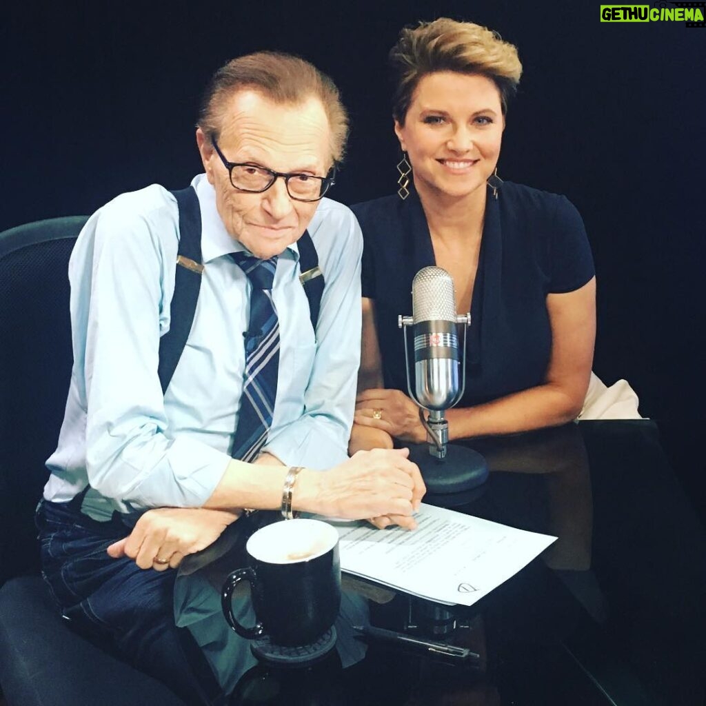 Lucy Lawless Instagram - Once in a while, life gives you an amazing gift. What a pleasure to meet #larryking on #politicking Lucky me!!
