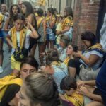 Lucy Lawless Instagram - Lutto nella strada. #Aquila #palio #siena