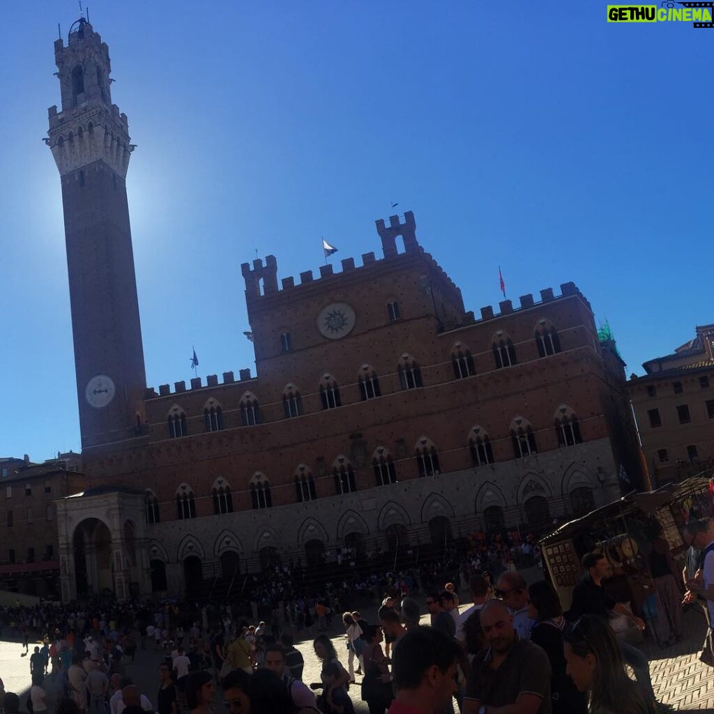 Lucy Lawless Instagram - Siena, la città più bella del mondo