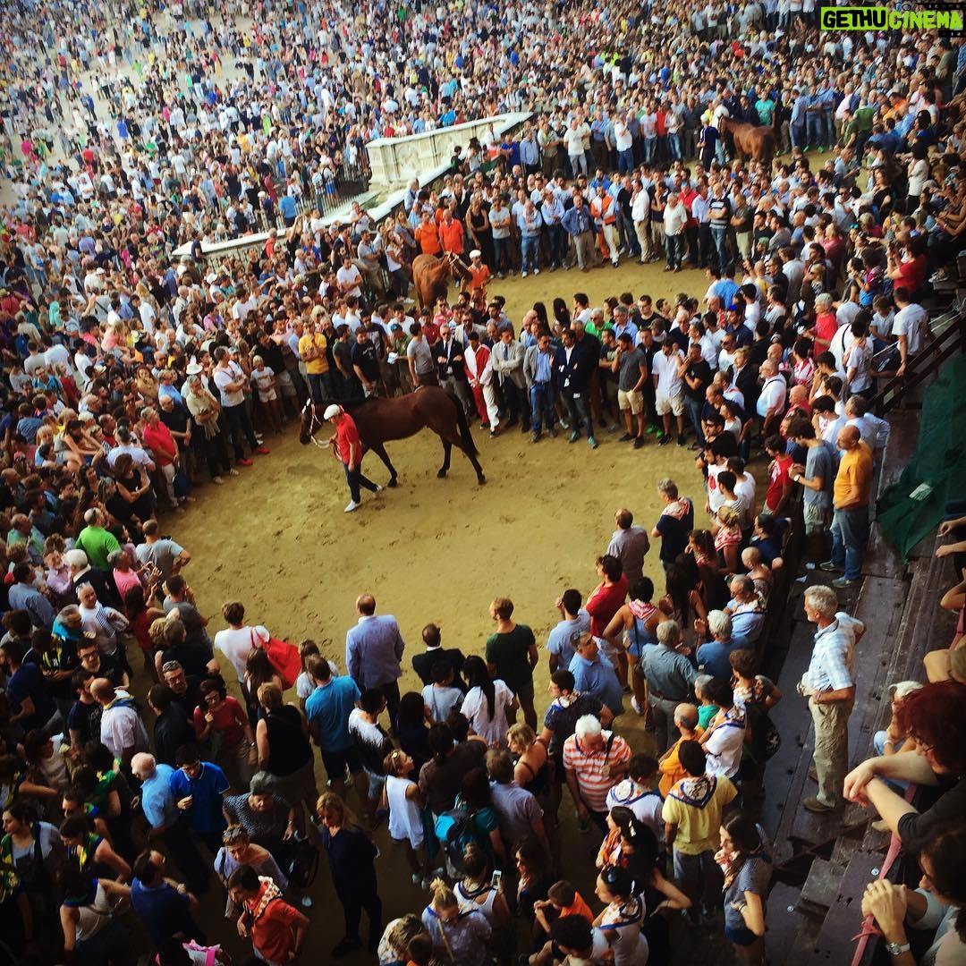 Lucy Lawless Instagram - La prima prova. Il Palio Agosto. ieri #siena