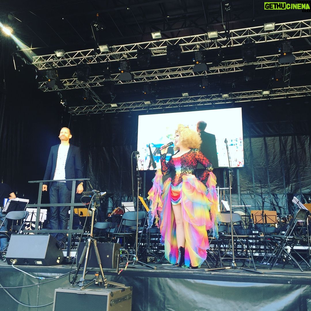 Lucy Lawless Instagram - Last rehearsal for Carmina Burana at #Odeonsplatz #München flying the @variousvoices2018 flag with pride. Locals joining for a singalong. All welcome. Alle #willkommen #carminaburana