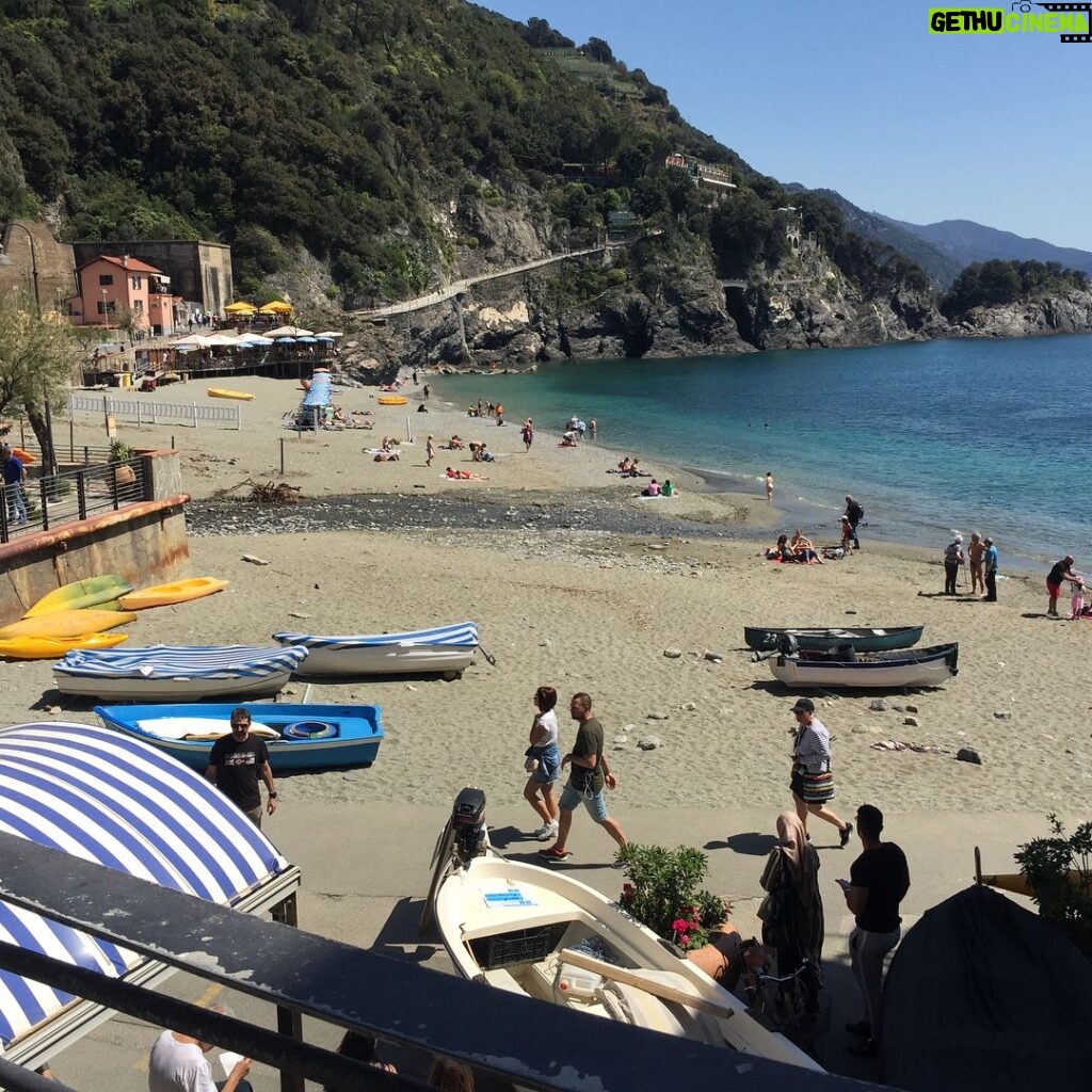 Lucy Lawless Instagram - Buncha Kiwis in Italia. Moidering spritzes on our way to @napoliComicon Ci vediamo! @moses_mackay