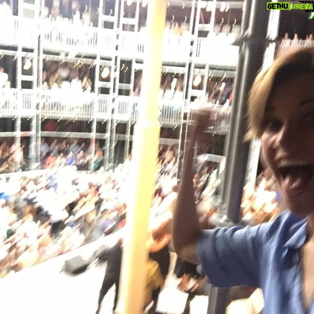 Lucy Lawless Instagram - Rockin' at #ActorsBenevolentFund at AuckLnd's #PopUpGlobe Theatre. Best audience ever. All Good!!