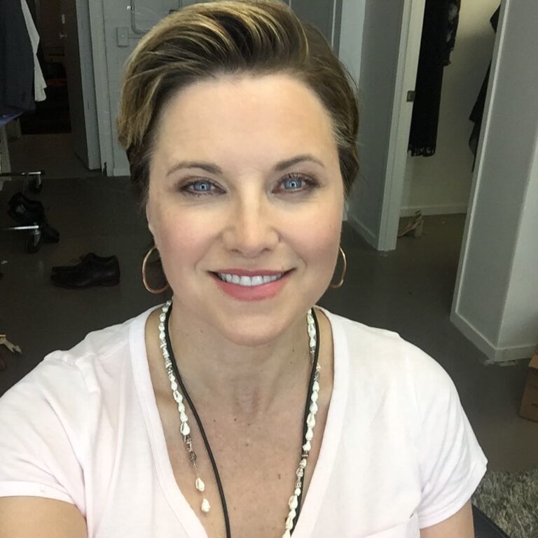 Lucy Lawless Instagram - Not able to watch the #Oscars today coz I'm appearing on @theproject_nz Which is more fun and even more glamorous!