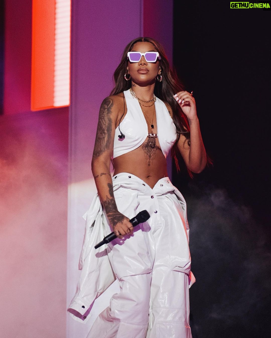 Ludmilla Instagram - Eu sou foda em fingir que tô bem, você sabe faz parte do game… #ludmillainthehouse