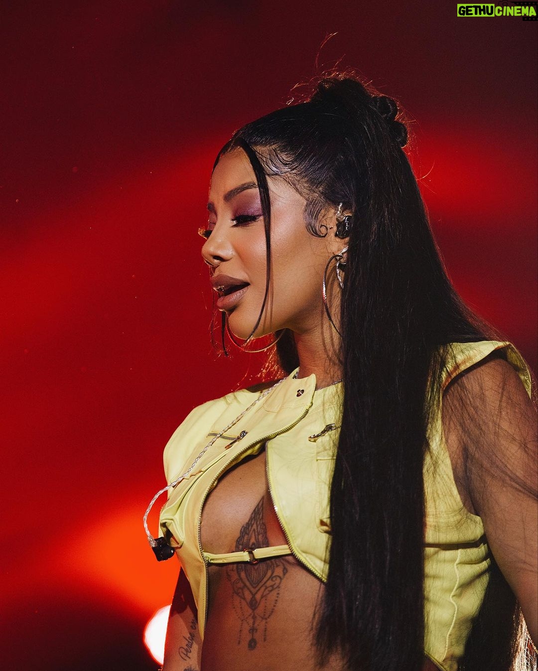 Ludmilla Instagram - Numanice Curitiba lembranças inesquecíveis 🤎