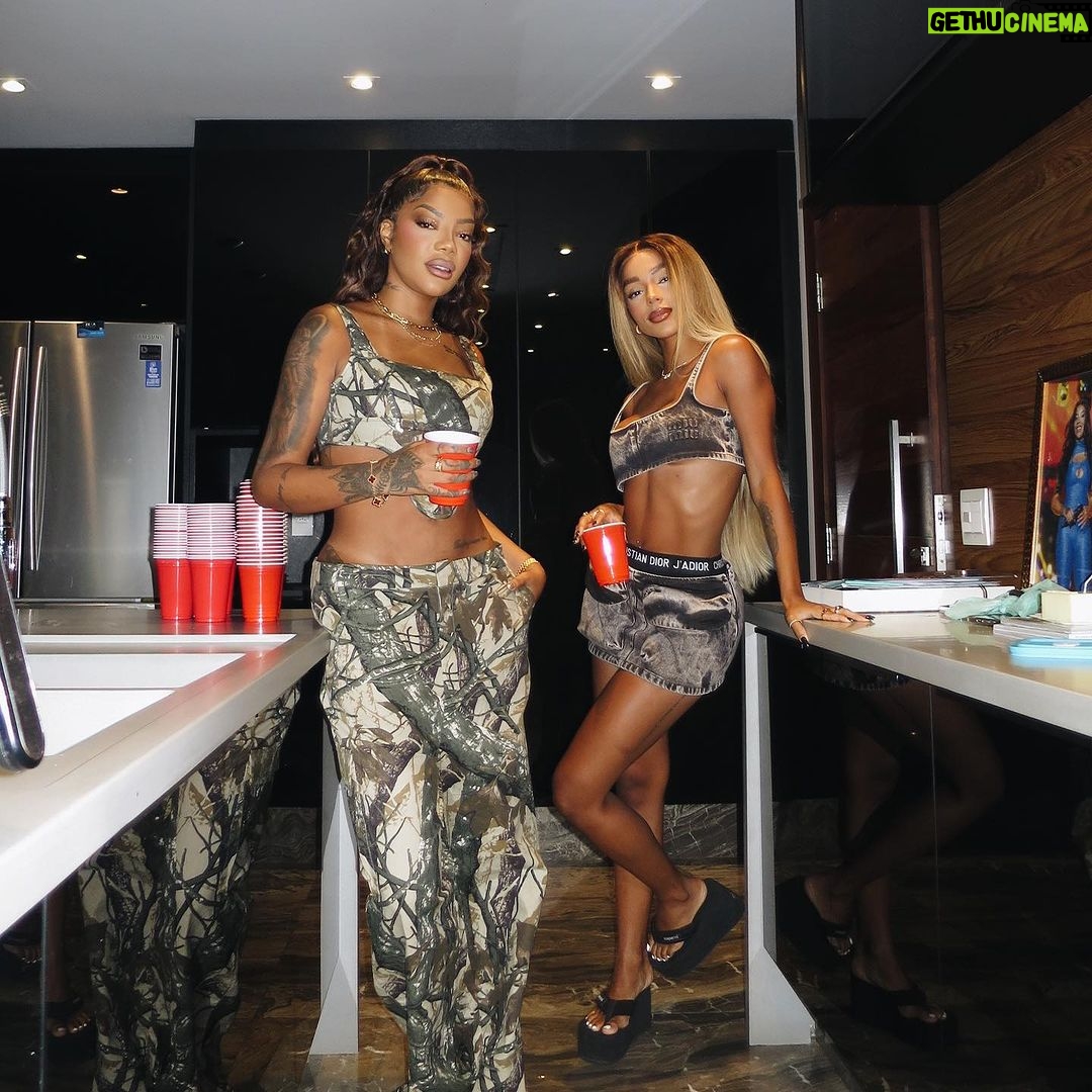 Ludmilla Instagram - Welcome to Fervo da Lud @victoriamonet 🤎