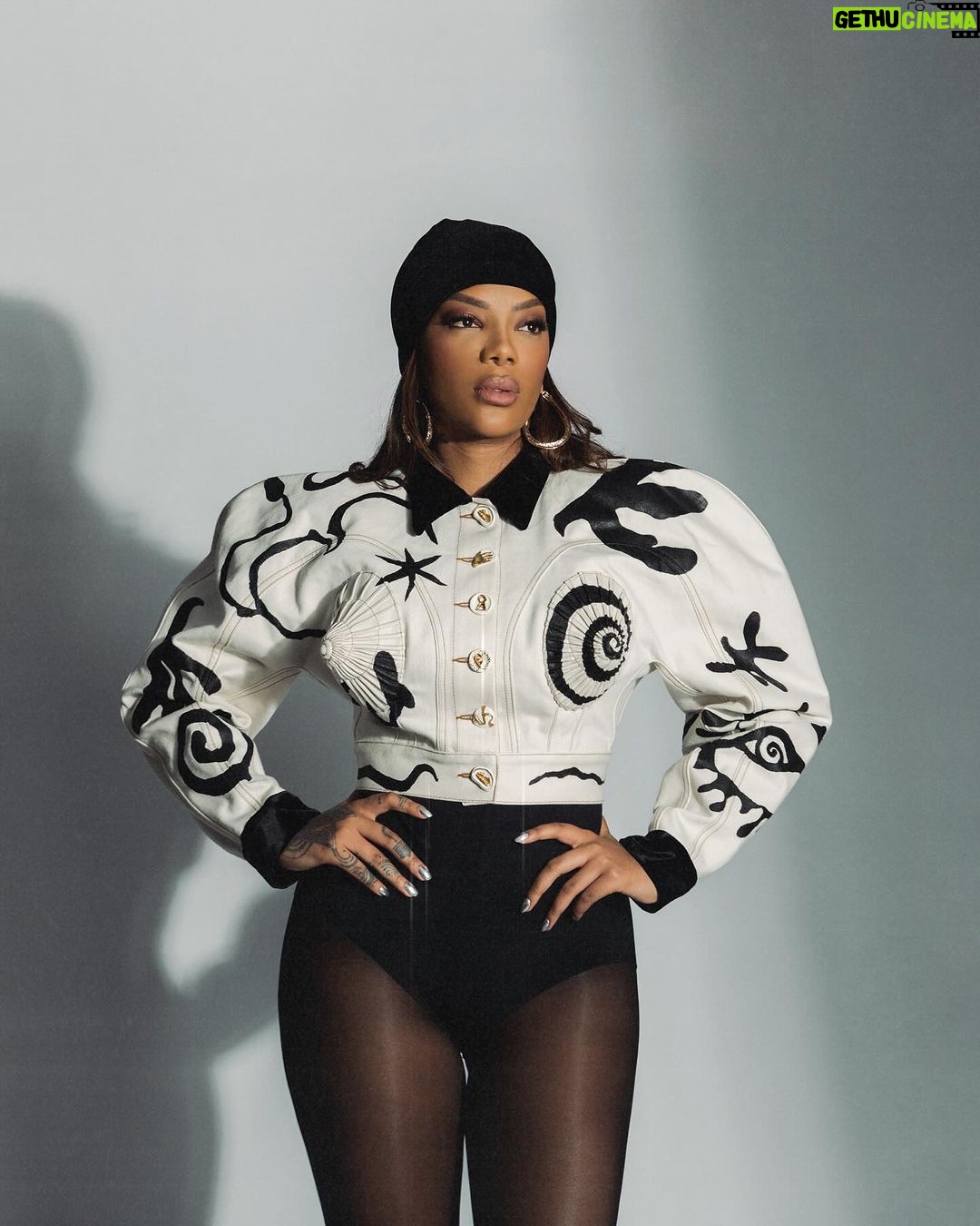 Ludmilla Instagram - aqui tu chora, se apaixona e fica correndo atrás