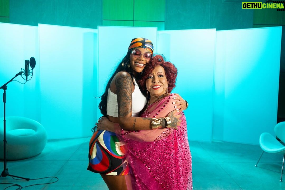 Ludmilla Instagram - 🎶 "Lá vou eu, lá vou eu Hoje a festa é na avenida" 🎶 Já entrando no clima do Carnaval por aqui pra avisar que Ludmilla e Alcione vão cantar a música do Carnaval #Globeleza 2024 SIM! E eu não podia segurar essa novidade só pra mim, né? ✨ Oh, melhor já ir ensaiando uns passinhos porque esse feat merece, né? ❤️ #upfront