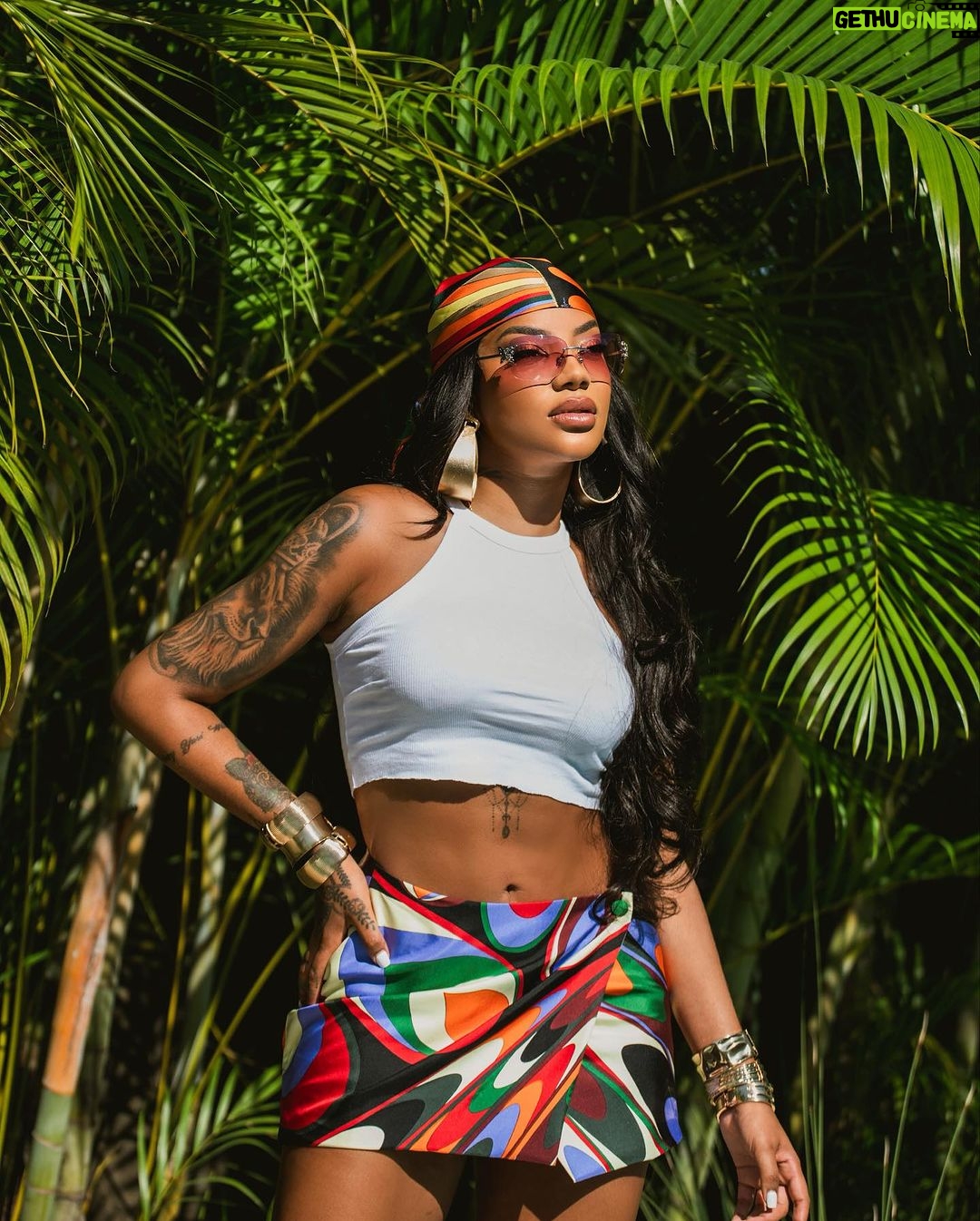 Ludmilla Instagram - Look pra cantar com uma lenda! Ficou 10/10 ✌🏽