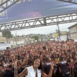 Ludmilla Instagram - Ontem realizei um sonho que tinha há tempos. Fiz uma festa para as crianças da rua que passei a minha infância e adolescência, com direito a brincadeiras, comidinhas, presentes e muita diversão. Consegui dar uma fugidinha lá e curtir um pouquinho com elas. Olhar para aquelas carinhas felizes daquele jeito, não tem preço. O presente foi meu. Obrigada, Deus! 🙏🏽❤️‍🔥
