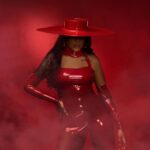 Ludmilla Instagram - Agora a temperatura subiu e eu vou deixar vocês cheios de Sintomas de Prazer! ❤️‍🔥 #LudmillaNoTheTown