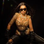 Ludmilla Instagram - Conheçam a mãe da máfia. Poderosa, gangsta, vitoriosa, uma jóia brasileira raríssima. Ser vilã é ser antagonista, opositor, contrário e fui, muitas vezes, na contramão de tudo o que esperavam de mim para ser eu mesma. Fui Vilã no sentido mais refinado da palavra, fui a Vilã na minha própria trajetória, escolhendo o meu próprio caminho. Ser Vilã é ser jóia rara. Me lapidei. #LudmillaNoTheTown