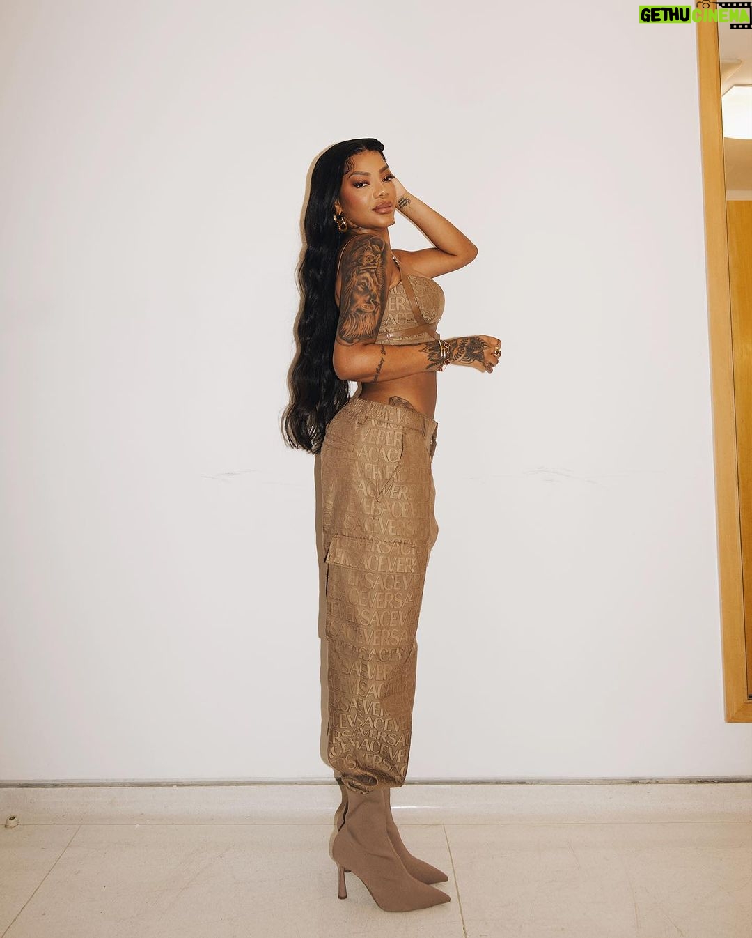 Ludmilla Instagram - Sempre desfilando com o swag mais caro