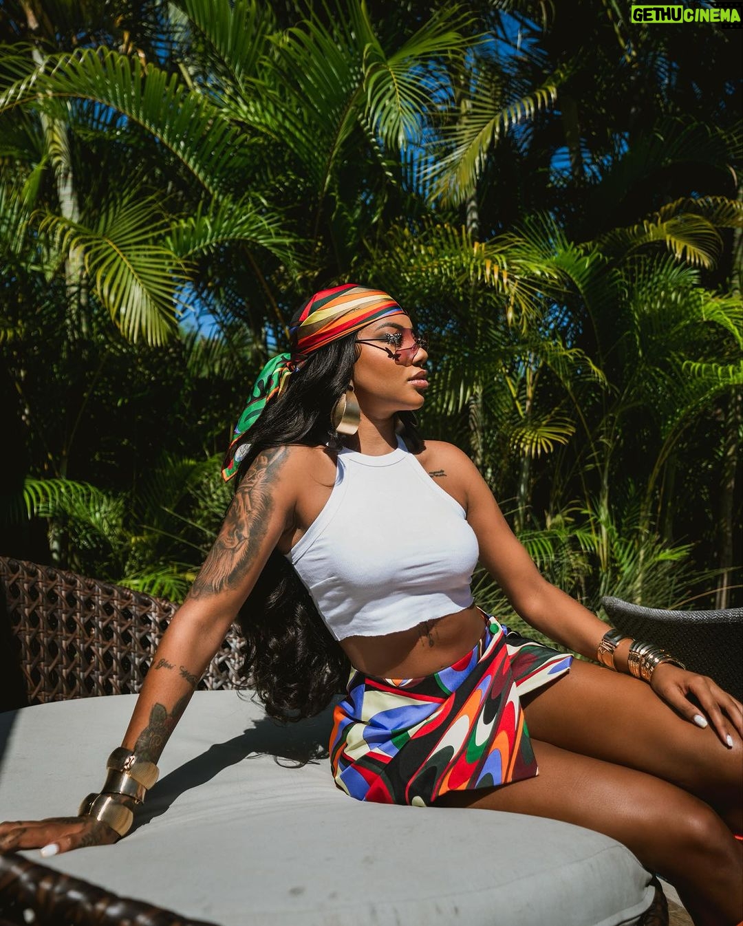 Ludmilla Instagram - Look pra cantar com uma lenda! Ficou 10/10 ✌🏽