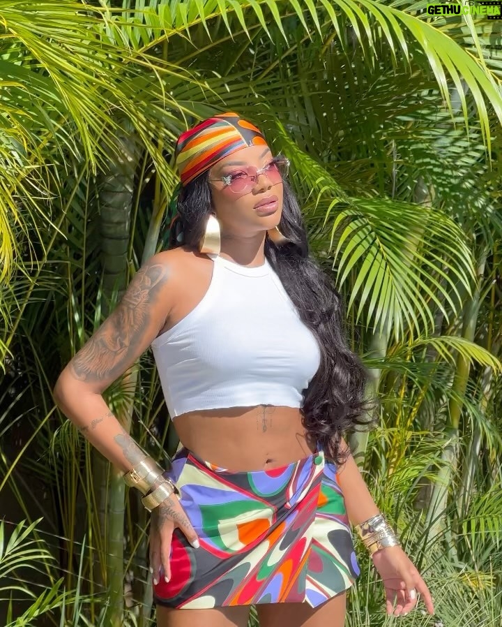 Ludmilla Instagram - Look pra cantar com uma lenda! Ficou 10/10 ✌🏽