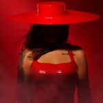 Ludmilla Instagram - Agora a temperatura subiu e eu vou deixar vocês cheios de Sintomas de Prazer! ❤️‍🔥 #LudmillaNoTheTown