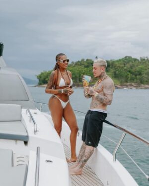 Ludmilla Instagram - Naturalmente nós chega chegando em qualquer ambiente… 📸 @ygormarques
