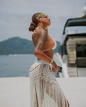 Ludmilla Instagram - Naturalmente nós chega chegando em qualquer ambiente… 📸 @ygormarques