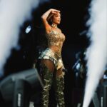 Ludmilla Instagram - Fechei o ano com chave de ouro, cantando no maior réveillon do mundo pra mais de 2 milhões de pessoas ao vivo e o show televisionado pra todo o meu país, me sinto pronta e abençoada pro que me espera em 2024 só vem que eu tô pronta ✨🙏🏾✨